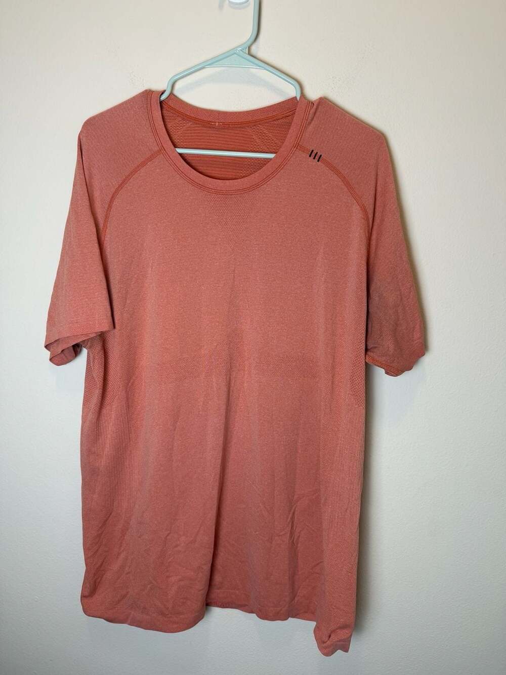Lululemon Metal Vent Tech Shirt Size XL Orange